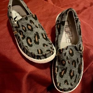 NWOT Women’ Hey Dude Grey Cheetah Print shoes